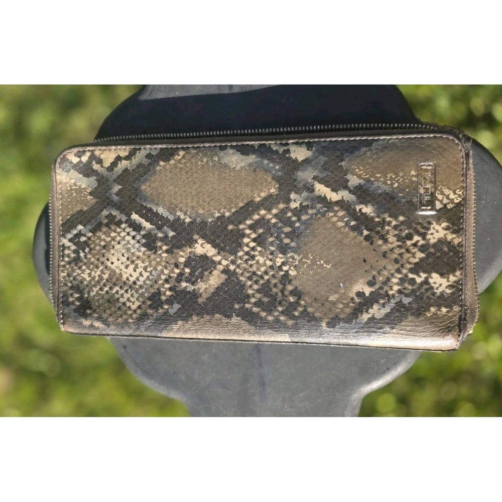 Tumi Leather Zip Around Travel Organizer Wallet Men'/Women Accessory Snake Print